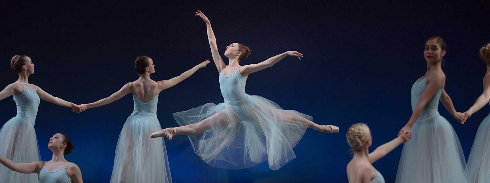 "Serenade" Choreography by George Balanchine © The George Balanchine Trust  / Photo: Peter J. Mueller