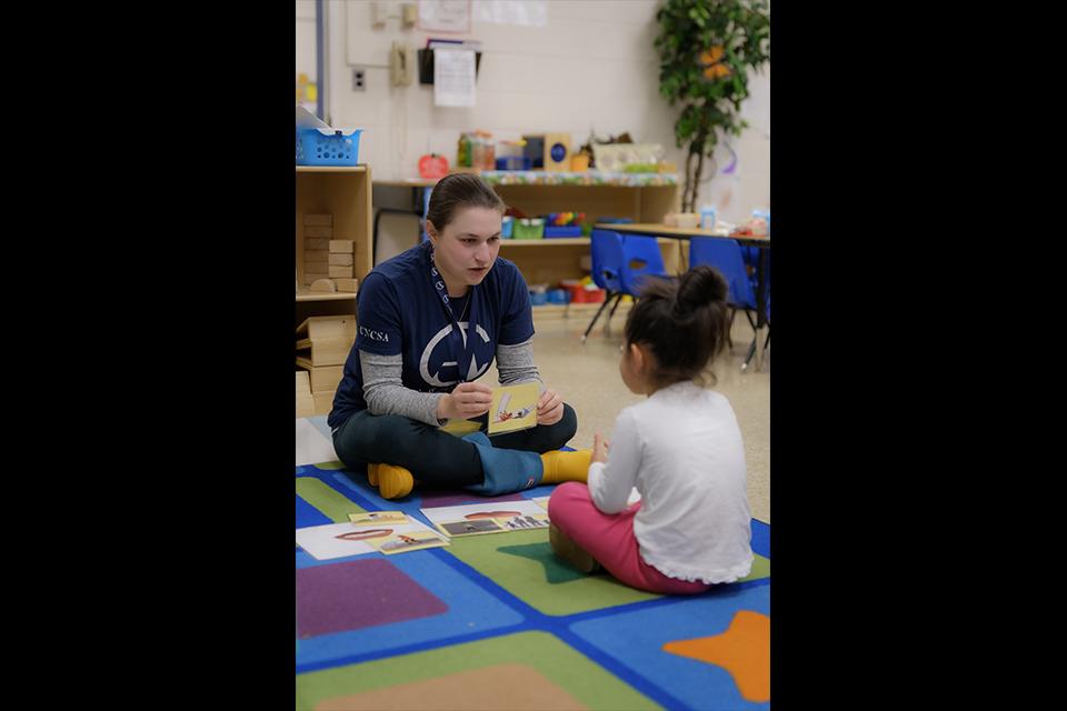 Ann-Louise Wolf and ArtistCorps members work with students at Easton Elementary School in Winston-Salem. / Photo: Raunak Kapoor