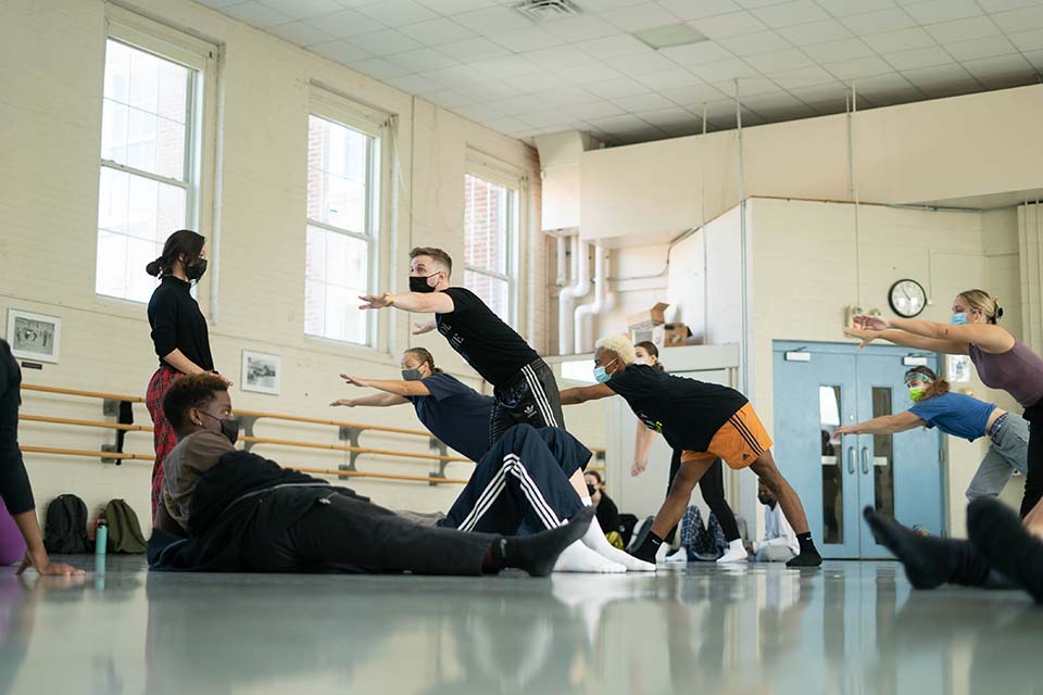Alumnus Andrew Harper working with UNCSA students for his Fall Dance 2021 choreographic work. / Photo: Blake Ellis