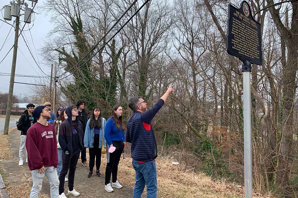 Division of Liberal Arts faculty Joe Mills and Mike Wakeford offer an elective course designed to break the typical student routine by taking weekly walks to points of interest and inspiration. / Photo: Joe Mills 