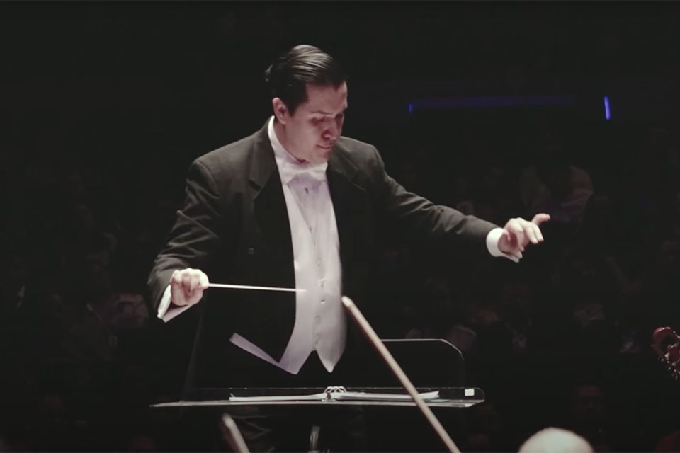 Felipe Tristan conducting
